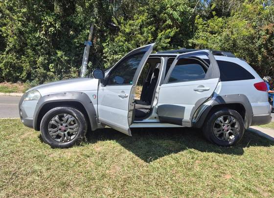 FIAT PALIO 1.8 MPI ADVENTURE WEEKEND 16V FLEX 4P MANUAL FIAT PALIO 1.8 MPI ADVENTURE WEEKEND 16V FLEX 4P MANUAL